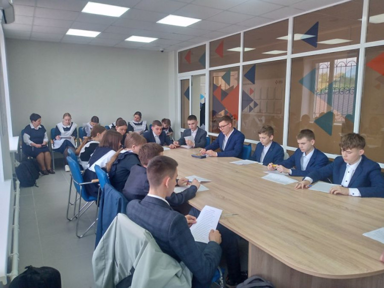Сотрудники ТОСЗН по Старошайговскому району помогают школьникам с выбором профессии.